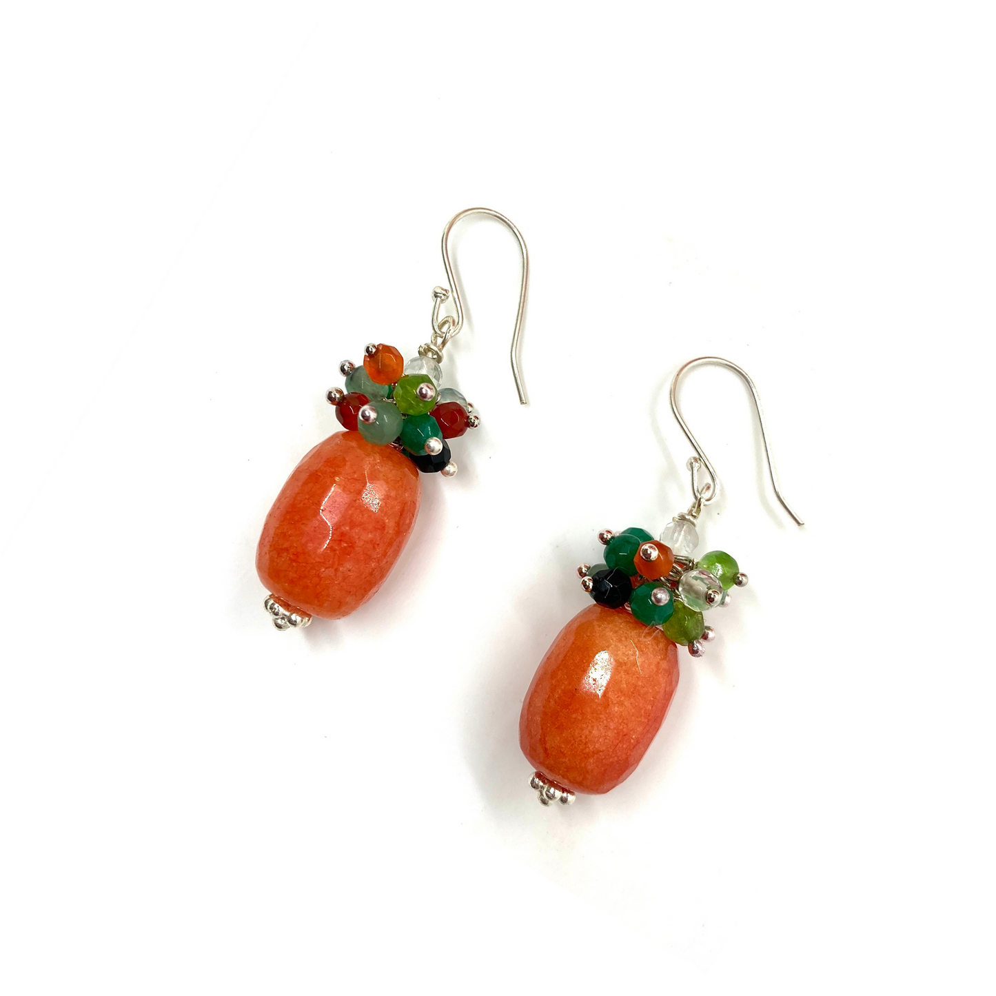 Pendientes de piedras preciosas de jade mandarina con racimo de jade, cornalina, peridoto, crisoprasa, ónix, cristal de roca y ágata verde