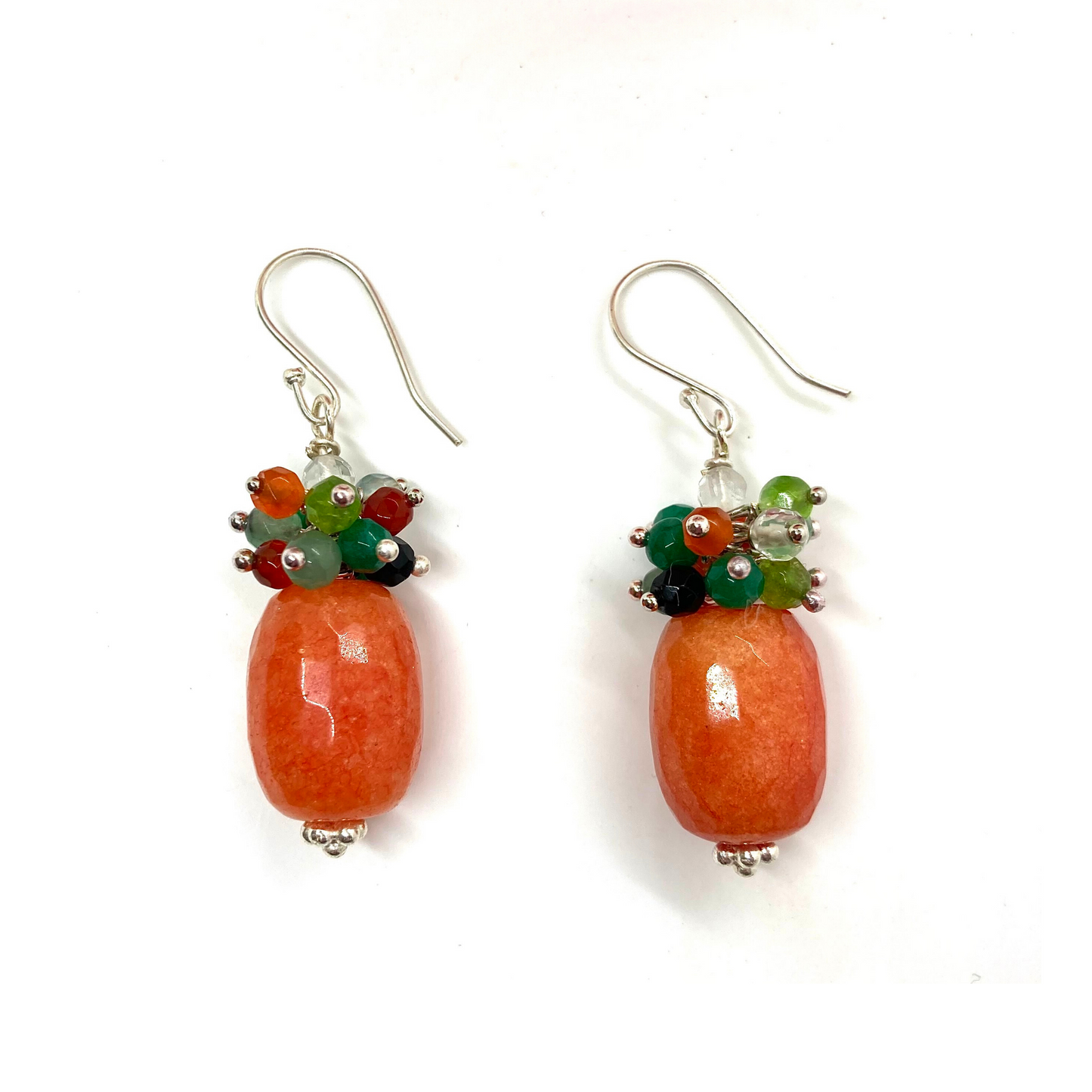 Pendientes de piedras preciosas de jade mandarina con racimo de jade, cornalina, peridoto, crisoprasa, ónix, cristal de roca y ágata verde