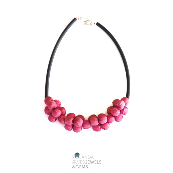 Linea Contemporanea - Collar de perlas de seda y caocho negro