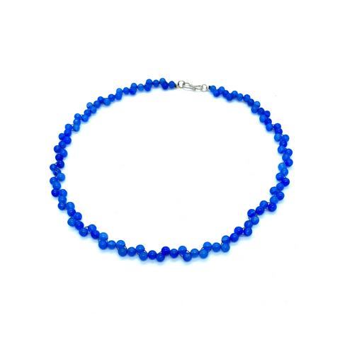 Blauer Spitzenachat - Zierliche natürliche blaue Achat-Halskette mit einem Twist