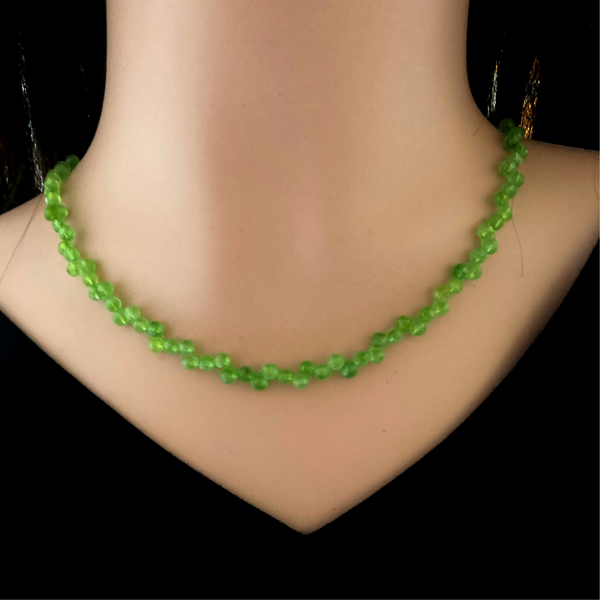 Collar de peridoto genuino con un giro, collar de piedras preciosas verdes, piedra de nacimiento de agosto, 16, 30 y 60 aniversario, tendencia de color verde SS