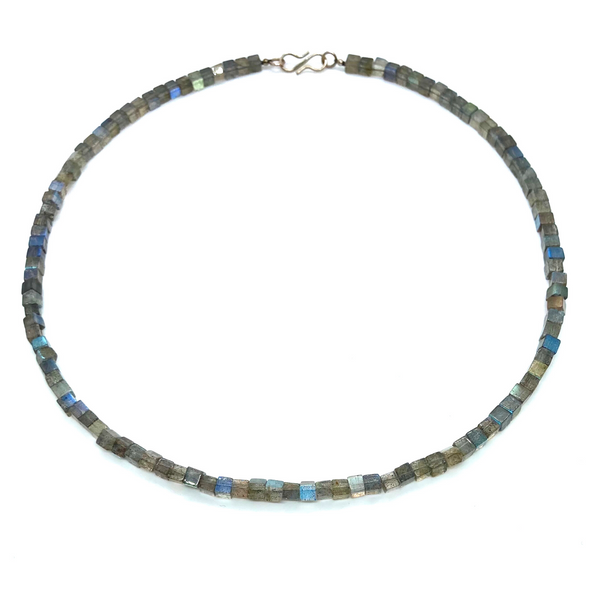 Zarte Halskette aus natürlichen Labradorit-Würfelperlen