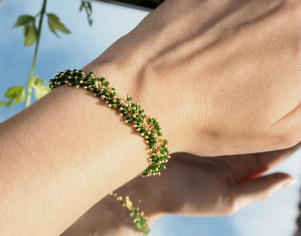 Pulsera minimalista verde esmeralda y oro para mujer, pulsera ajustable delicada dorada, pulsera verde mujer, regalos para mujer, brazalete dorado