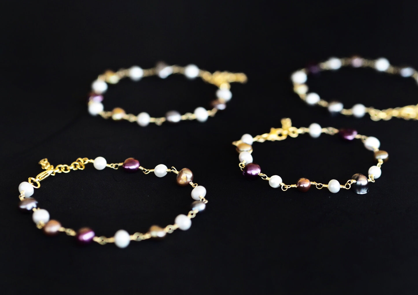 Pearl - Dainty  multicolored real pearls and gold bracelet, adjustablle pearl bracelet, gifts for mum, minimalist jewel