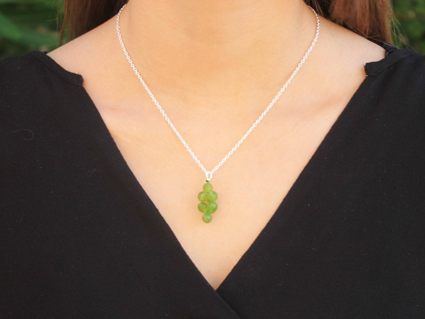 Colgante de peridoto y collar de cadena de plata, piedra de nacimiento de agosto y Libra