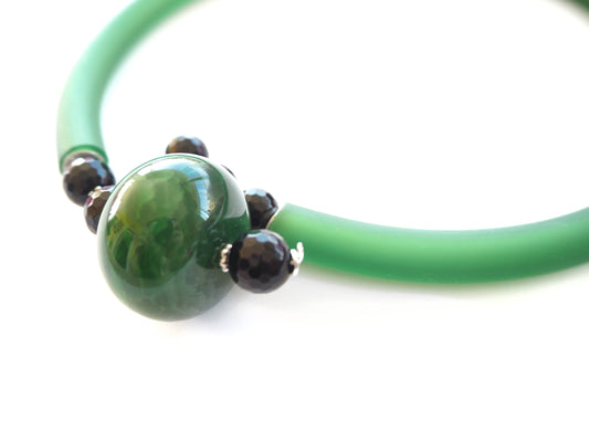 Ligne contemporaine -Collier agate vert émeraude, onyx et caocho vert