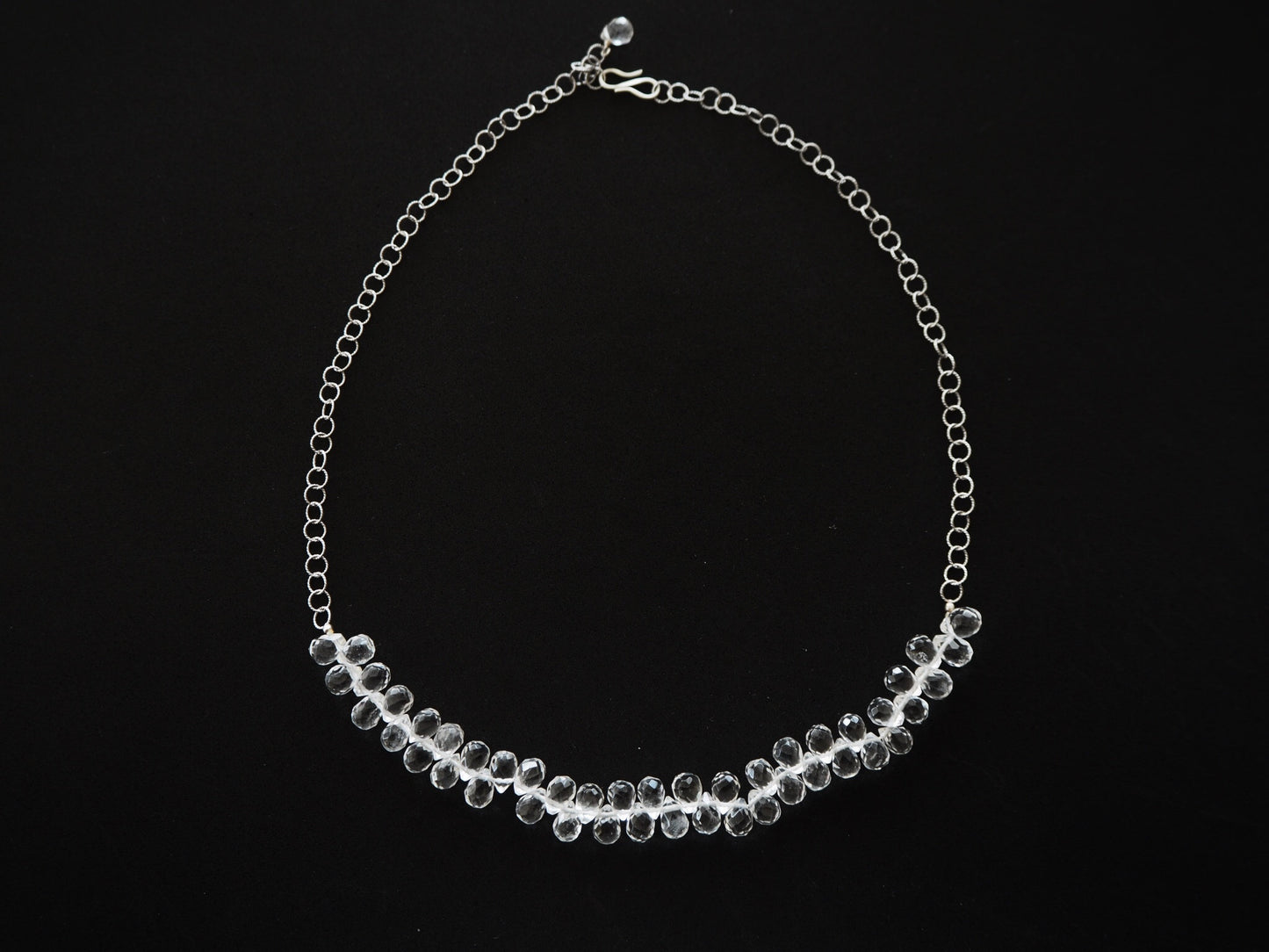 Collier chaîne en argent sterling et briolets en cristal de roche