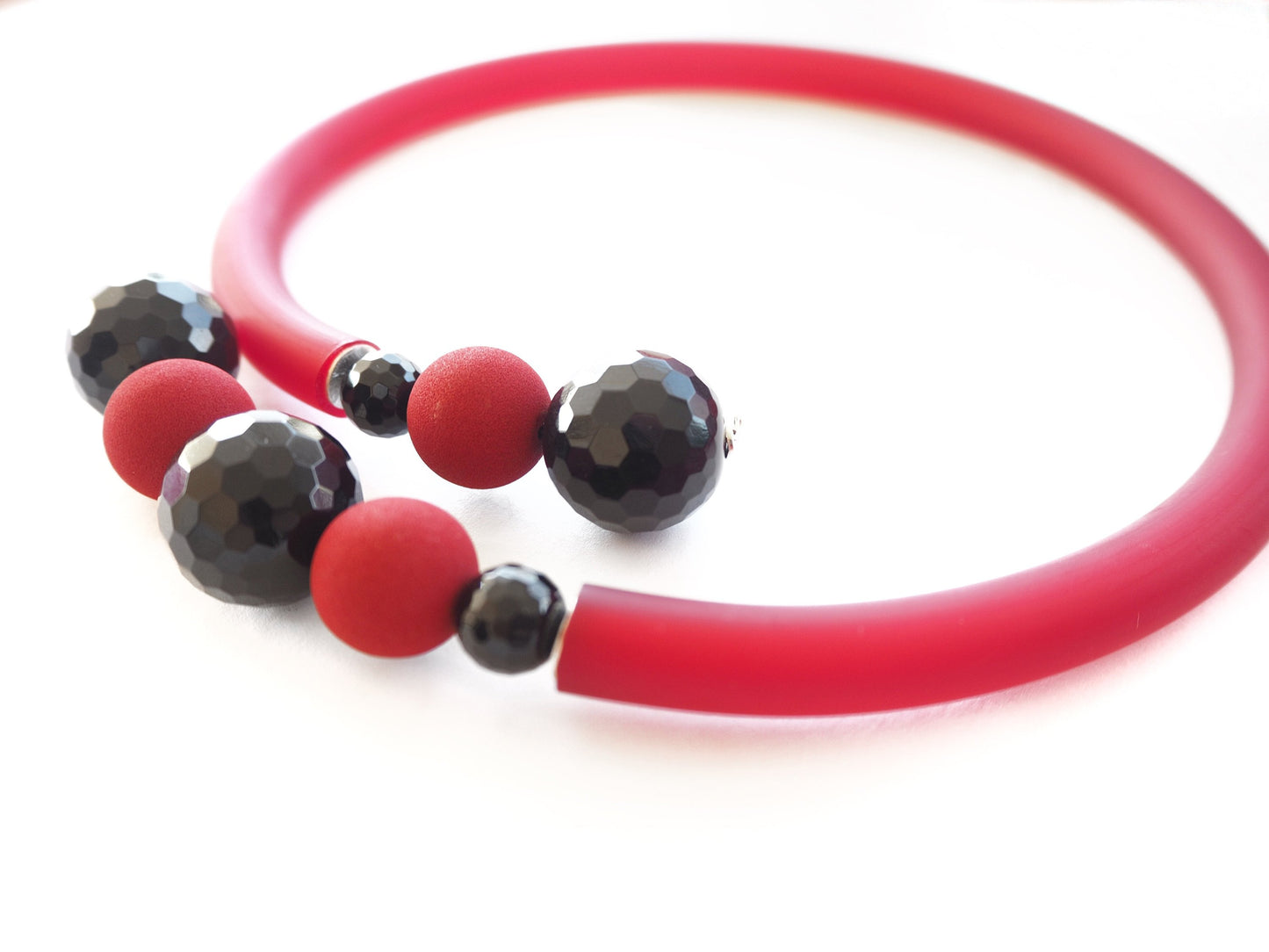 Contemporary line - Statement black onyx, red lava and red caocho necklace,