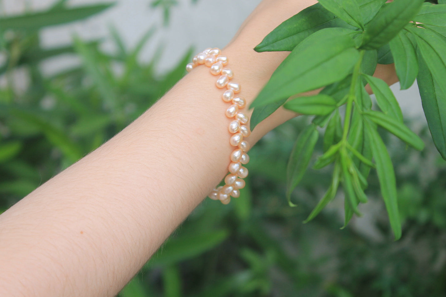 Pérola - pulseira de pérolas rosas naturais, pulseira de pérolas rosa feita à mão, presentes para ela, pedra de nascimento de junho, pedra preciosa do 3º aniversário, pulseira de pérolas femininas