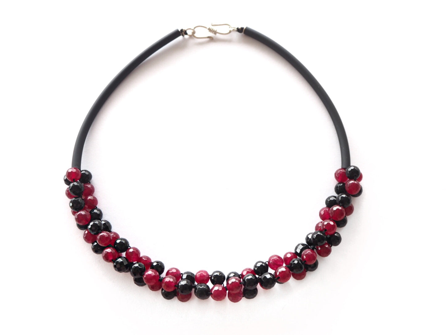 Contemporary line - Onyx, bordeaux agate and black caocho necklace