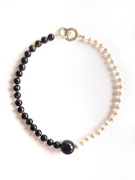 Perle - Ensemble collier et boucles d'oreilles en perles d'eau douce et quartz oeil de faucon