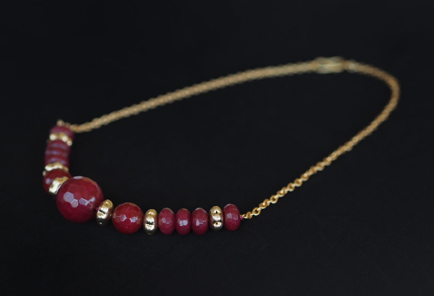 Ruby - Collar de rubí y cadena de oro