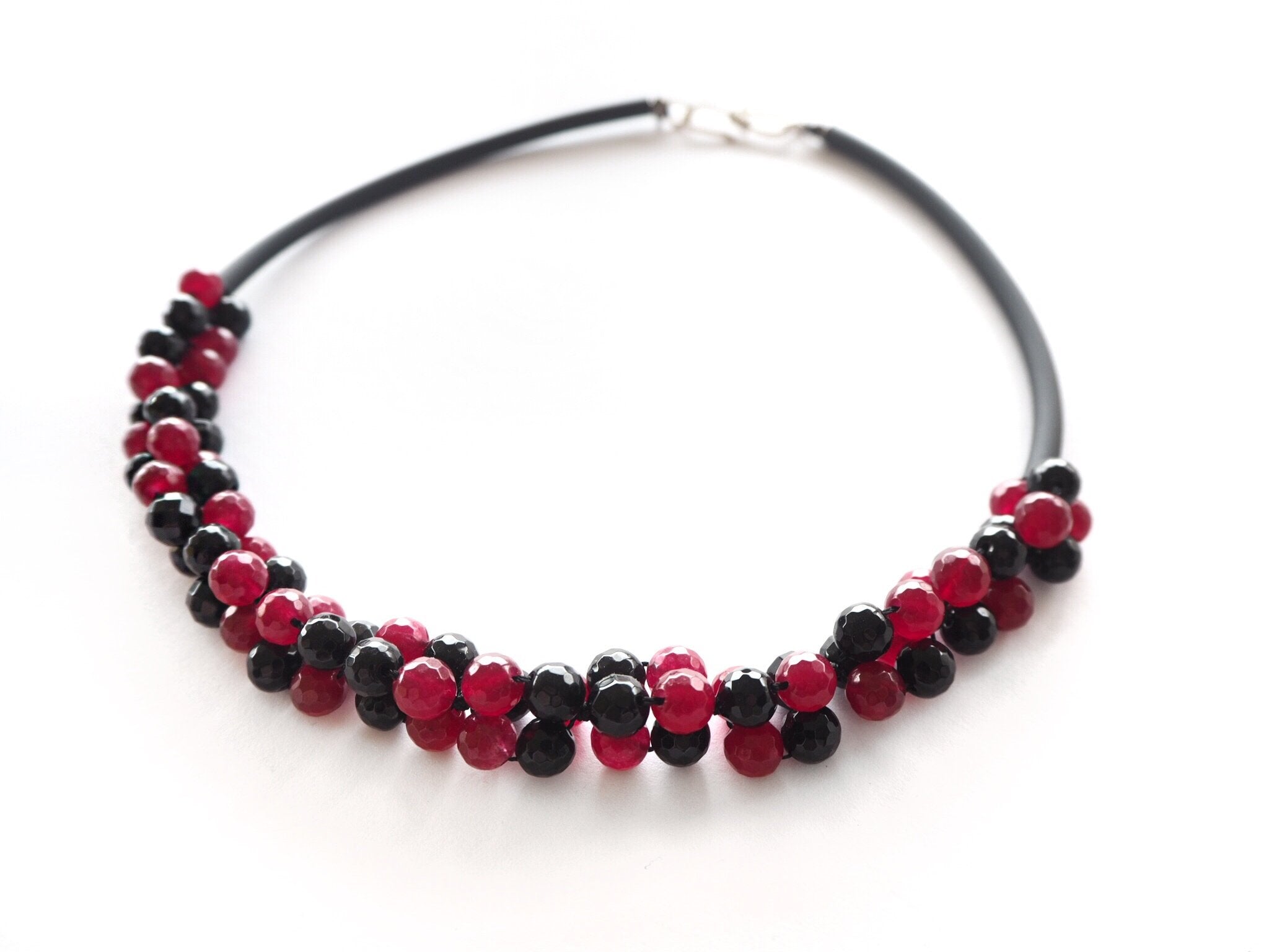 Contemporary line - Onyx, bordeaux agate and black caocho necklace