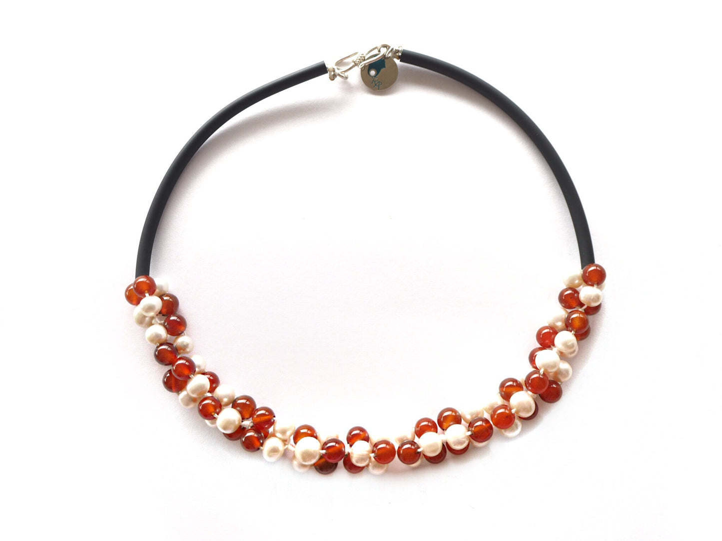 Ligne contemporaine - Collier perle, cornaline et caocho noir