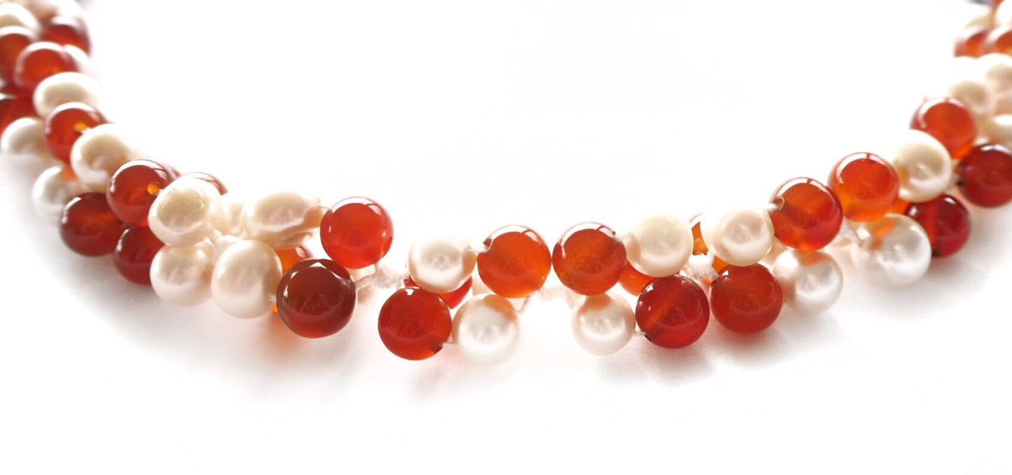 Contemporary line - Pearl, carnelian and black caocho necklace