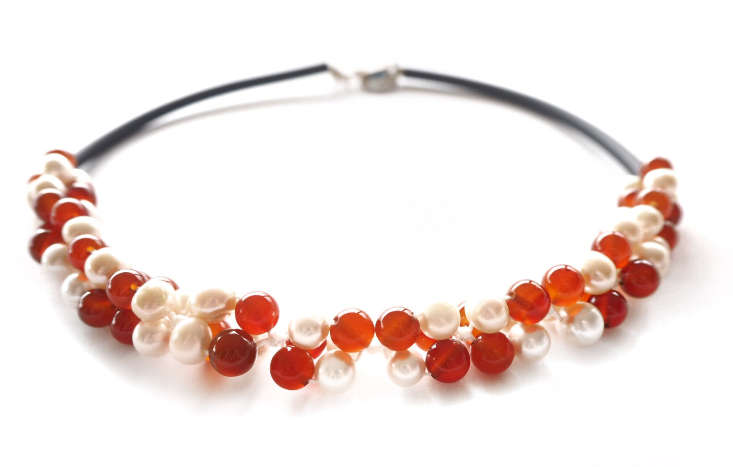 Contemporary line - Pearl, carnelian and black caocho necklace