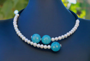 Contemporary line - Pearls, angelite and black caocho necklace