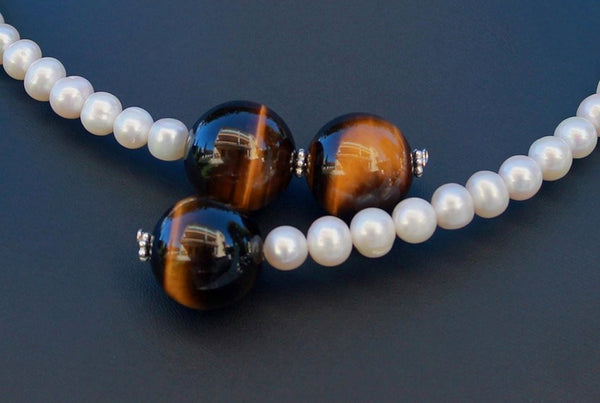 Ligne contemporaine - Collier perles, quartz oeil de tigre et caocho noir