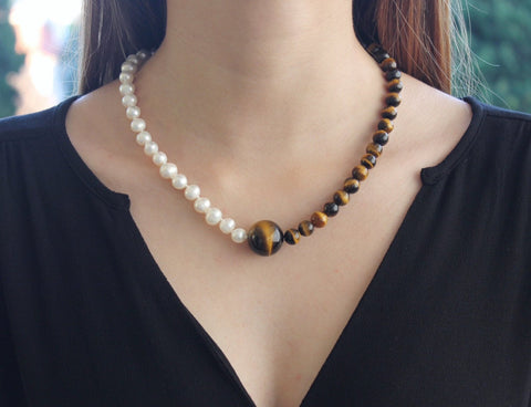 Perla - Parure collana e orecchini con perle d'acqua dolce e quarzo occhio di tigre